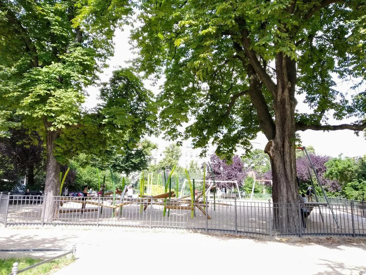 Central 2 Bedroom Flat For Families & Calm Guests Berlin